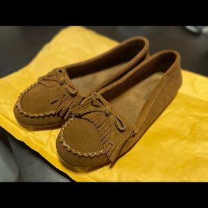 Minnetonka size 6 Kilty Moccasins